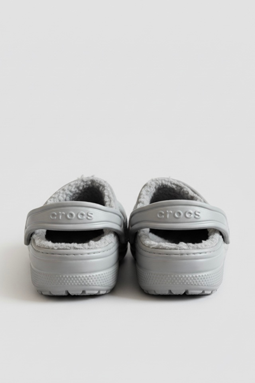 Crocs grises con felpa interior para niño
