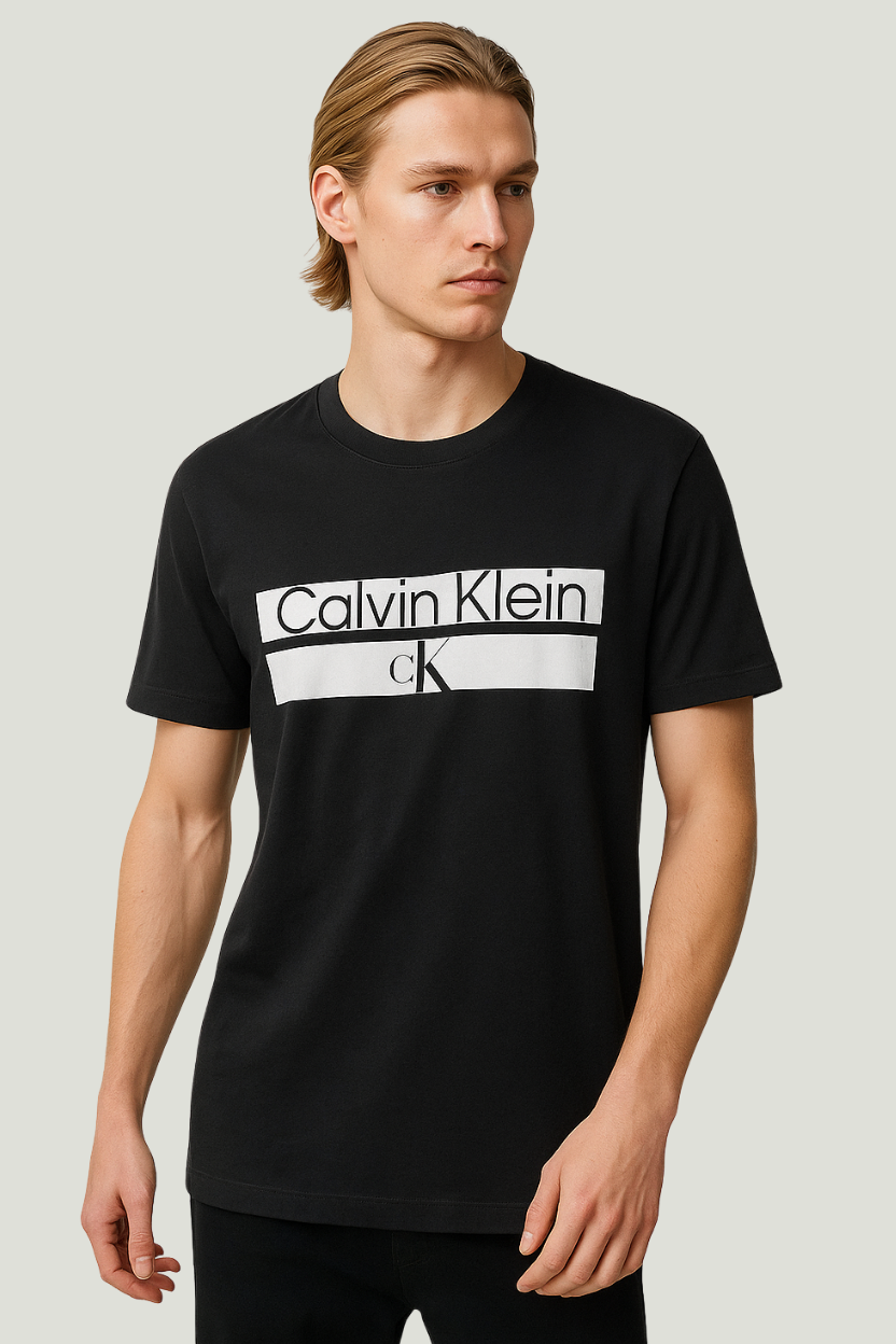 Calvin Klein Camiseta negra para hombre con logo frontal
