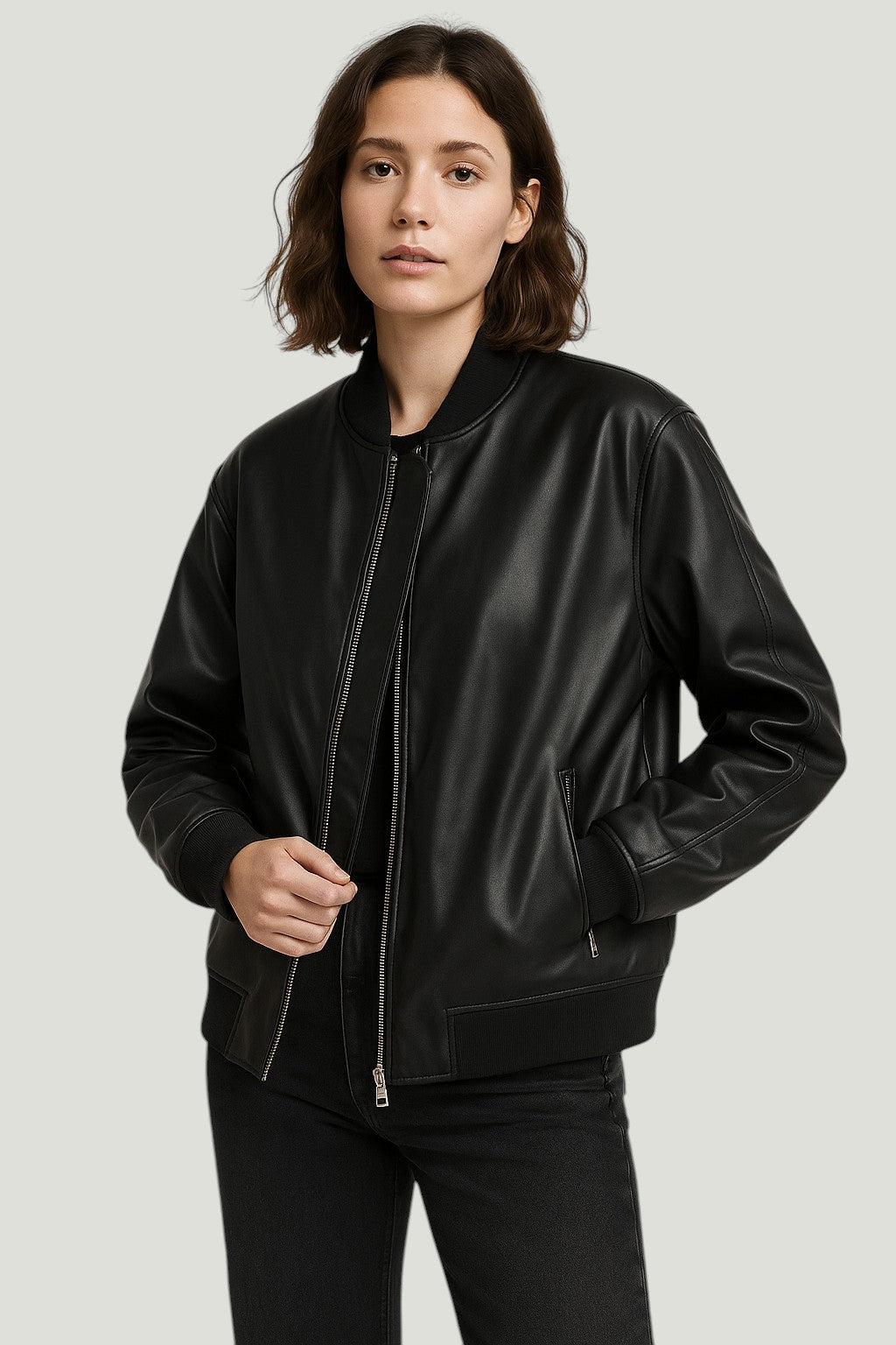 Calvin Klein Chaqueta negra de cuero para mujer estilo bomber moderno